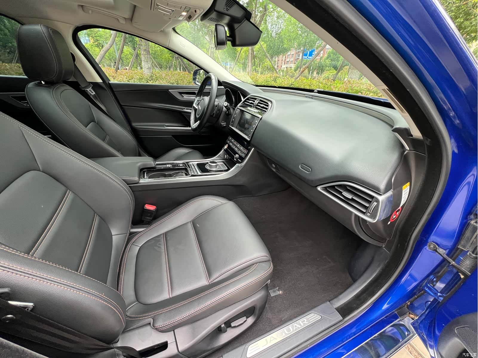 Land Rover XEL, 2018 9
