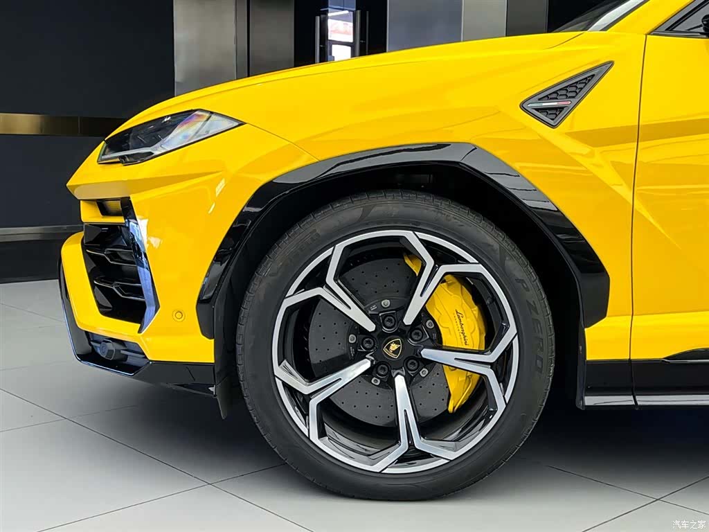 Lamborghini Urus, 2022 16