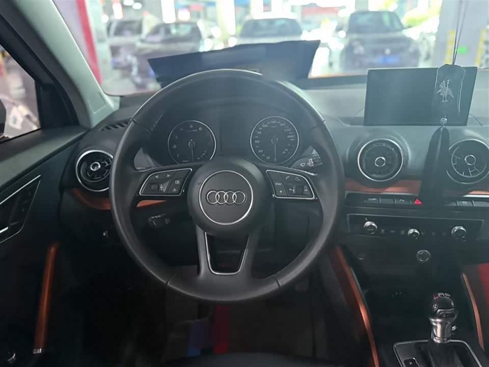 Audi Q2L
