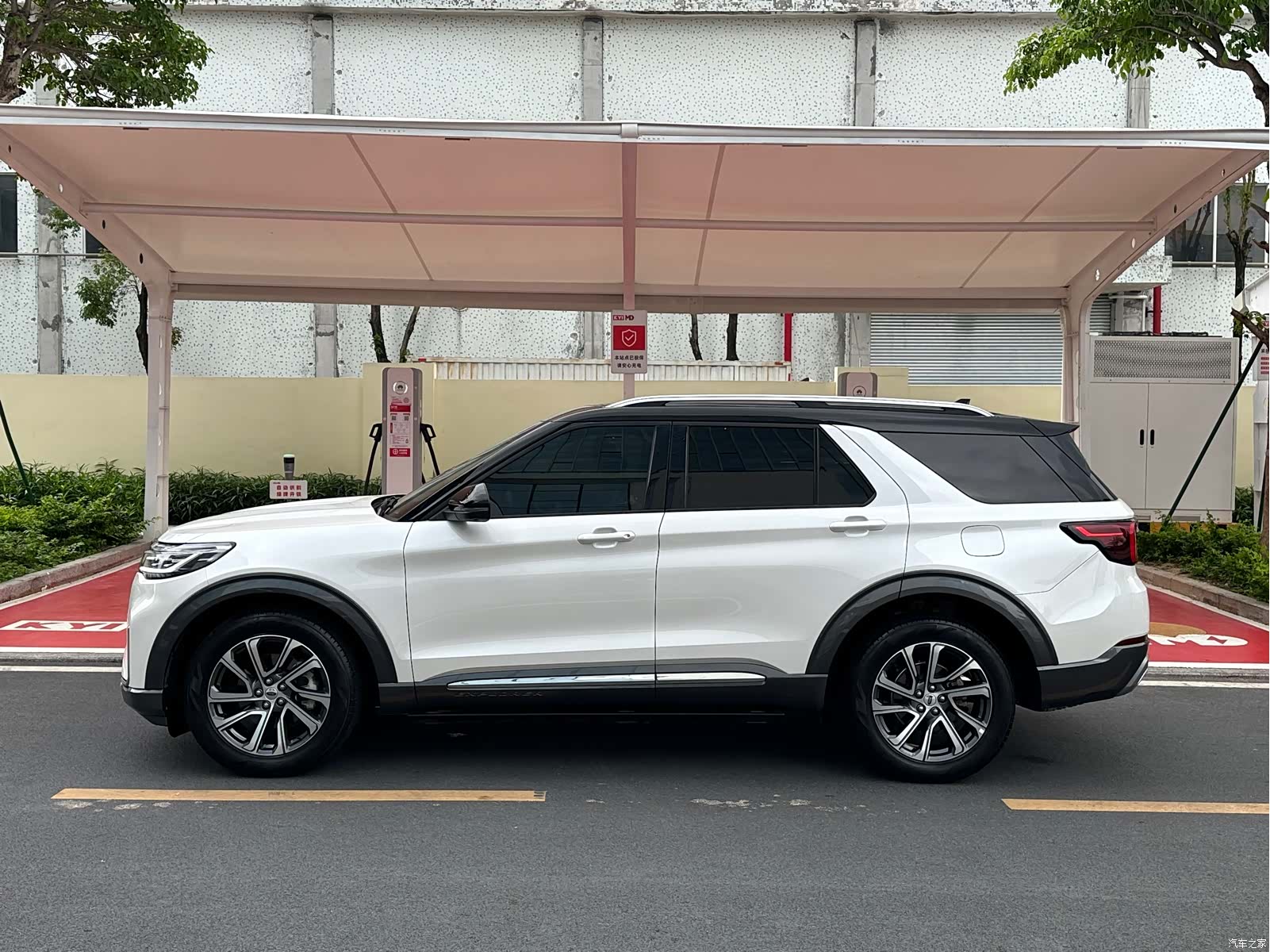 Ford Explorer, 2023 все фото