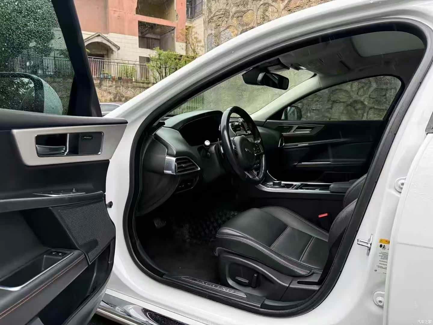 Land Rover XEL, 2018 3