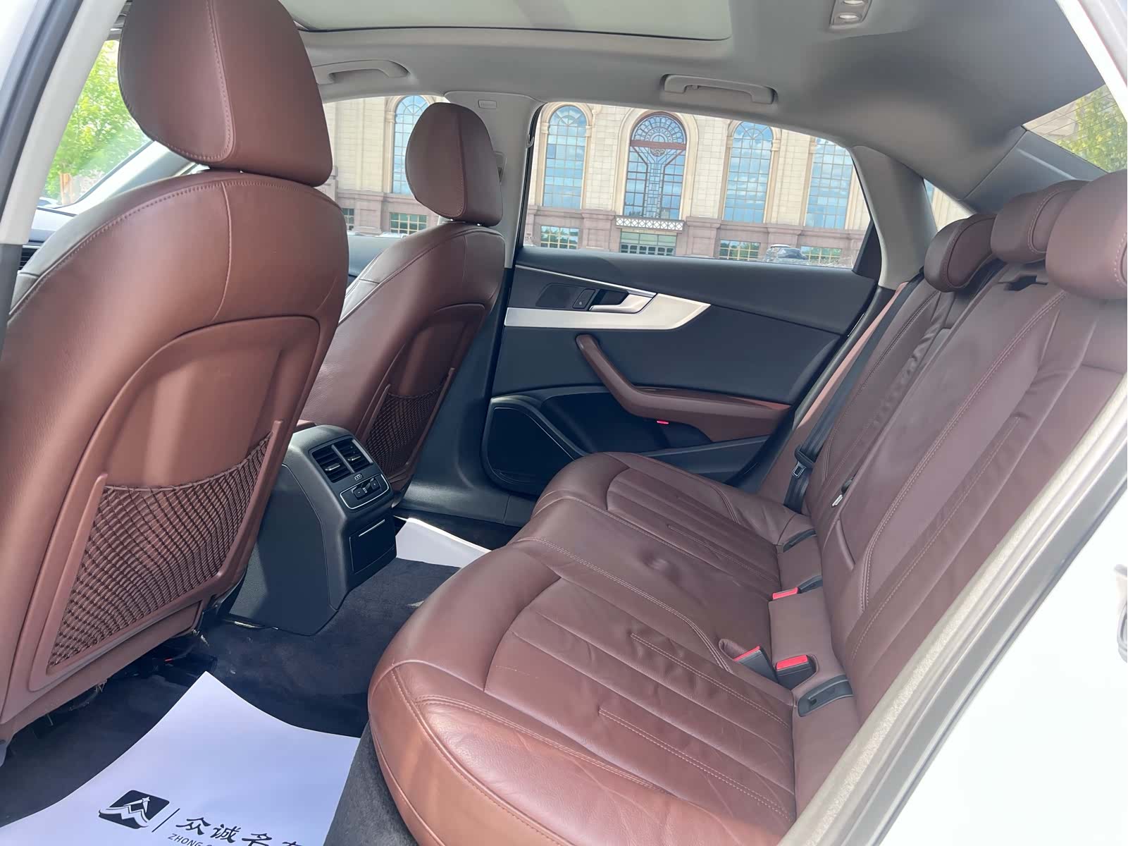 Audi A4L, 2019 все фото