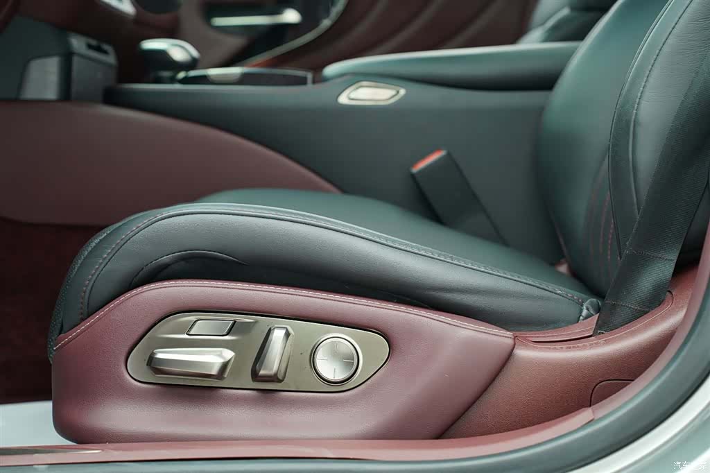 Lexus LS, 2018 9
