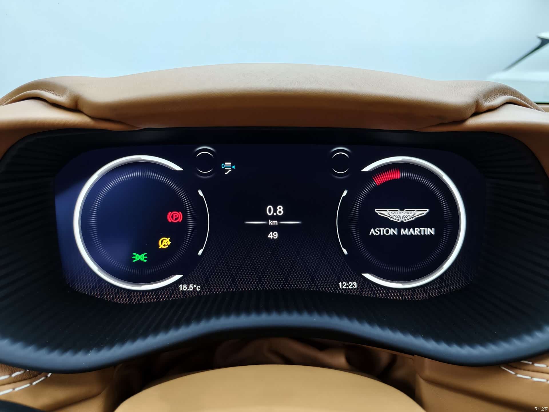 Aston Martin DBX, 1900 11