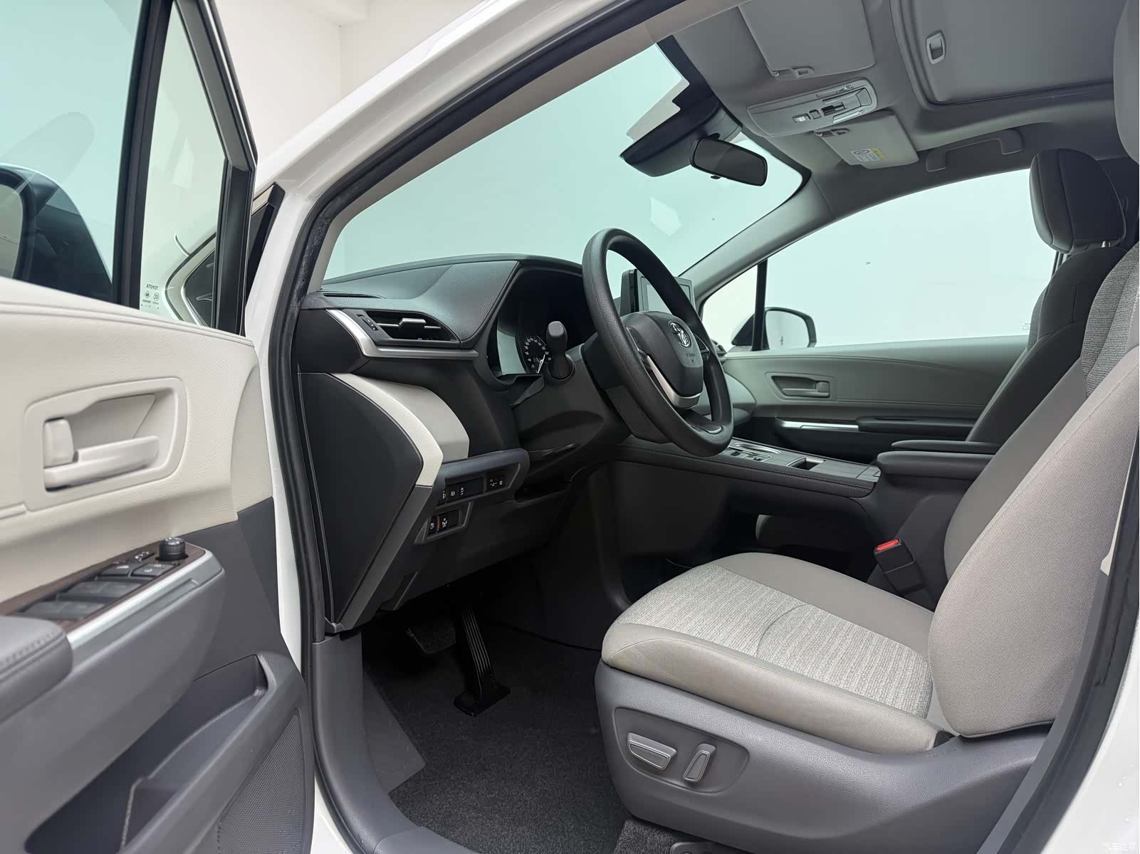 Toyota Sienna, 2023 13