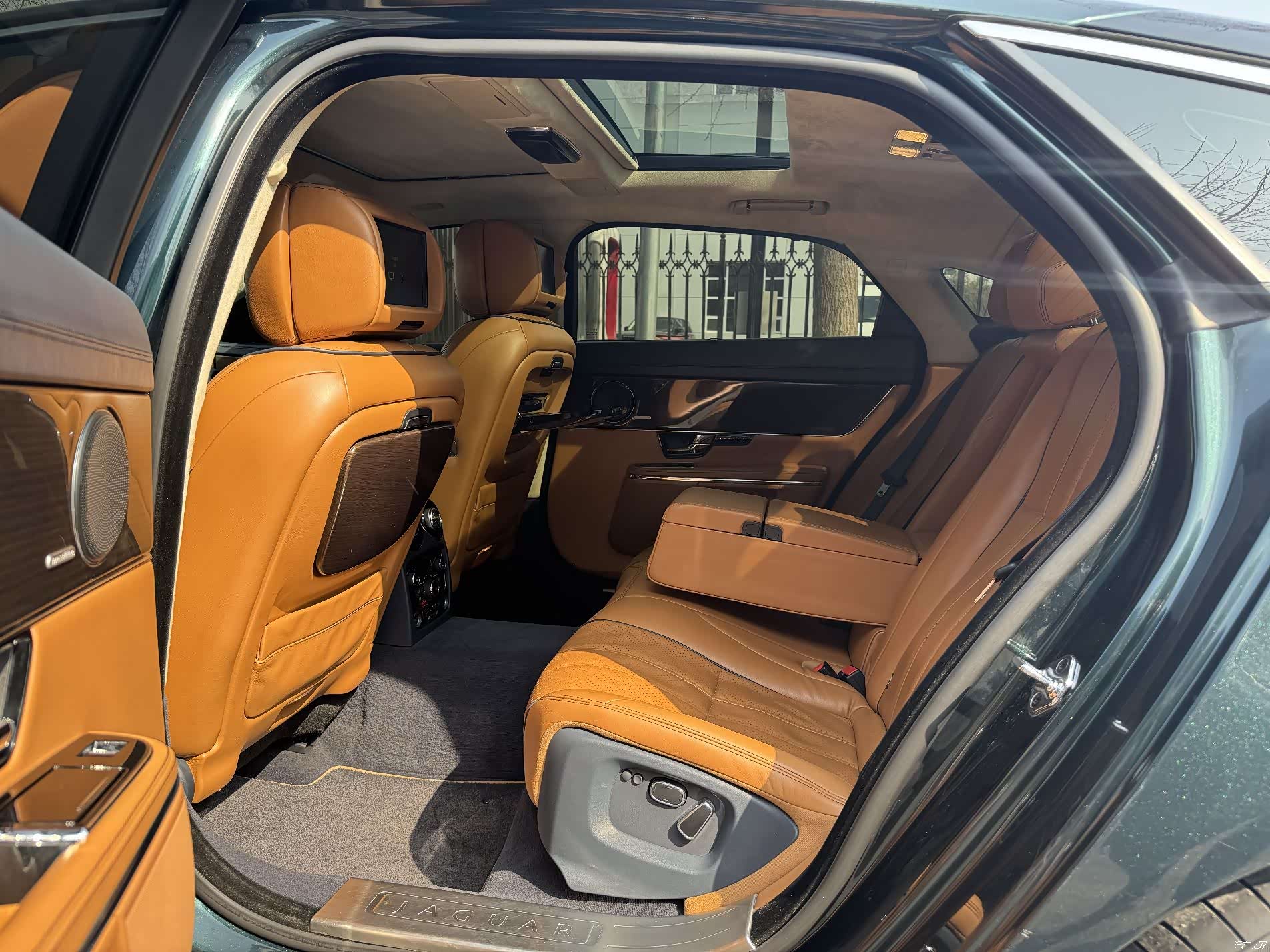 Jaguar XJ, 2012 6