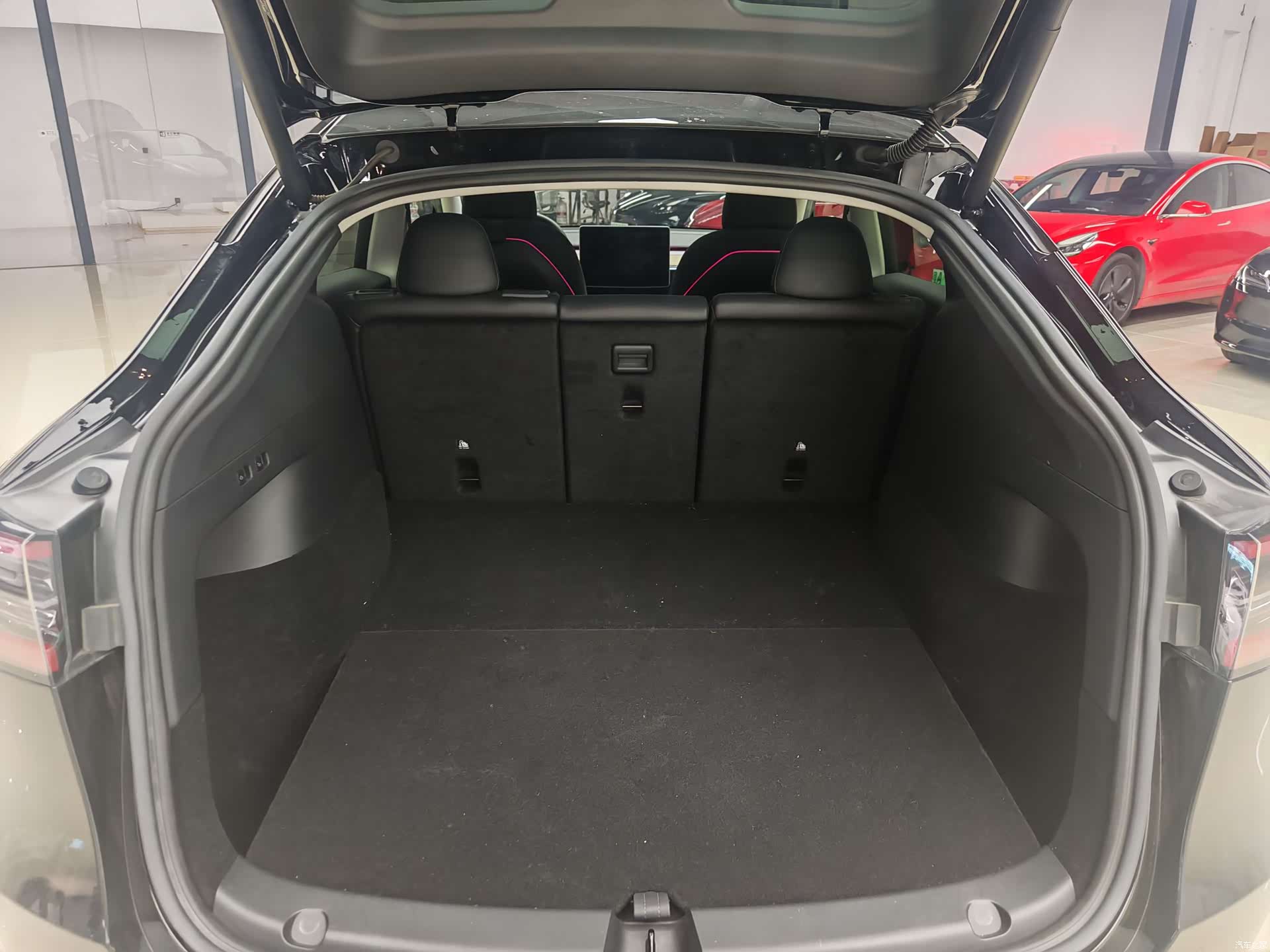 Tesla Model Y, 2022 15