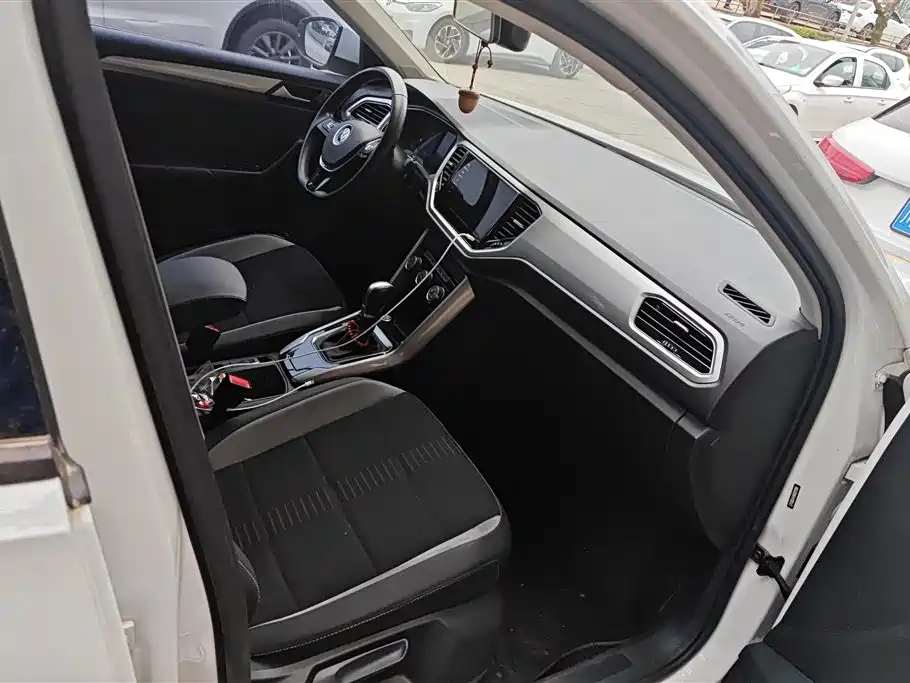 Volkswagen T-ROC exploring Songs