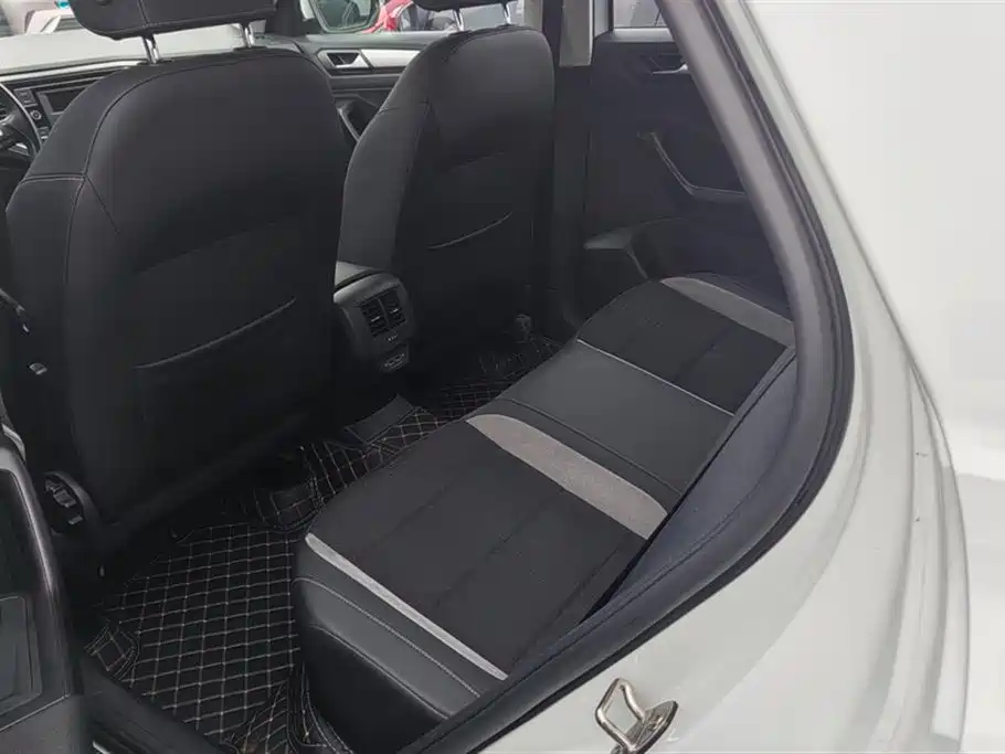 Volkswagen T-ROC exploring Songs