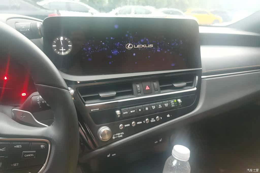 Lexus ES, 2022 13