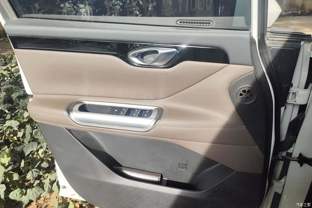 Trumpchi E8, 2025 7