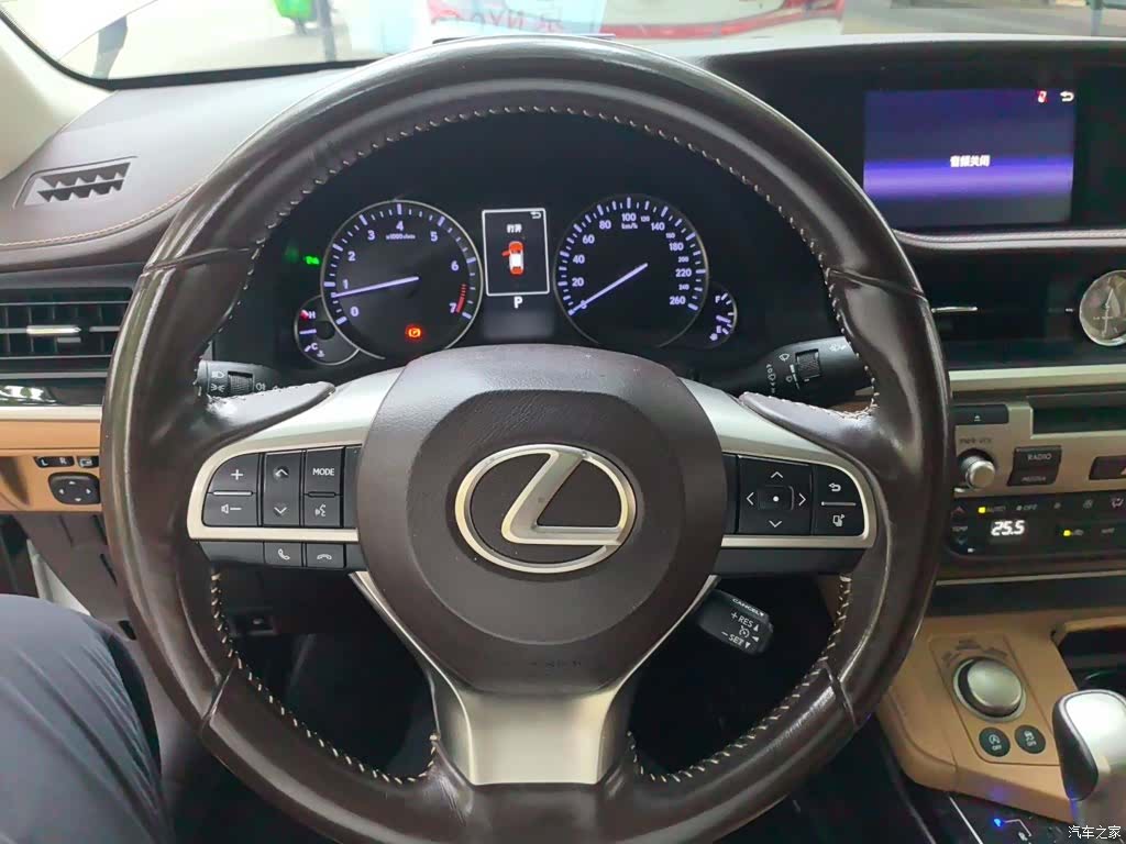 Lexus ES, 2017 3