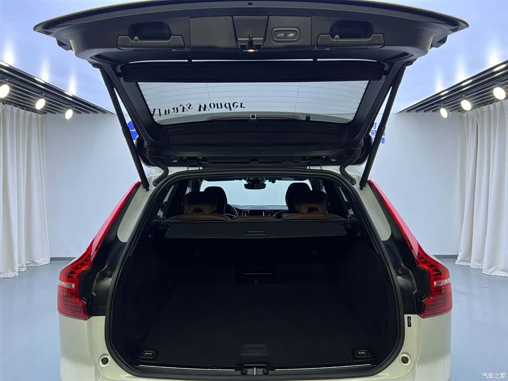 Volvo XC60, 2022 23