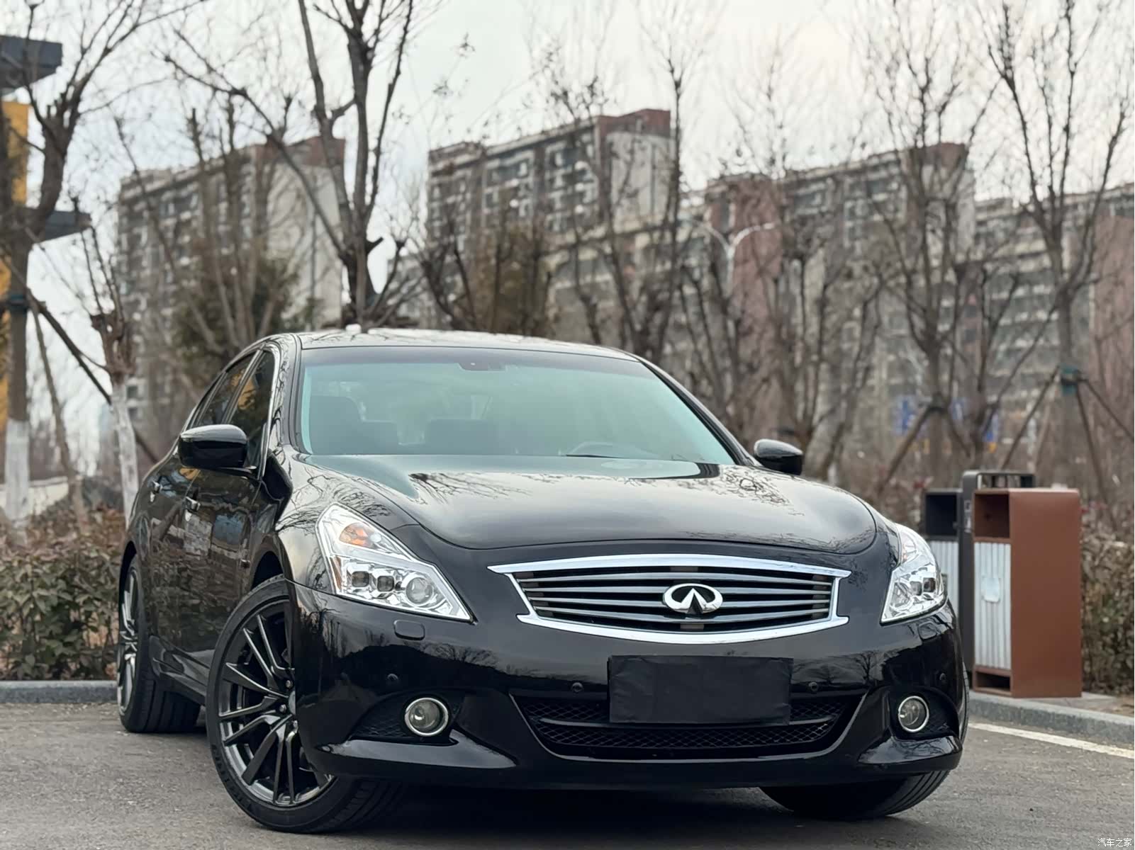 Infiniti G37, 2012 3