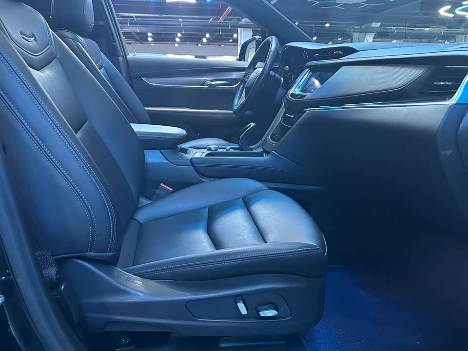 Cadillac XT6