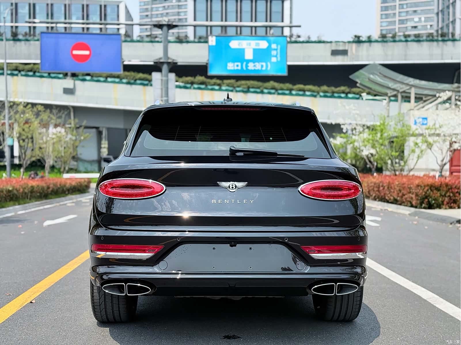 Bentley Bentayga, 2020 3