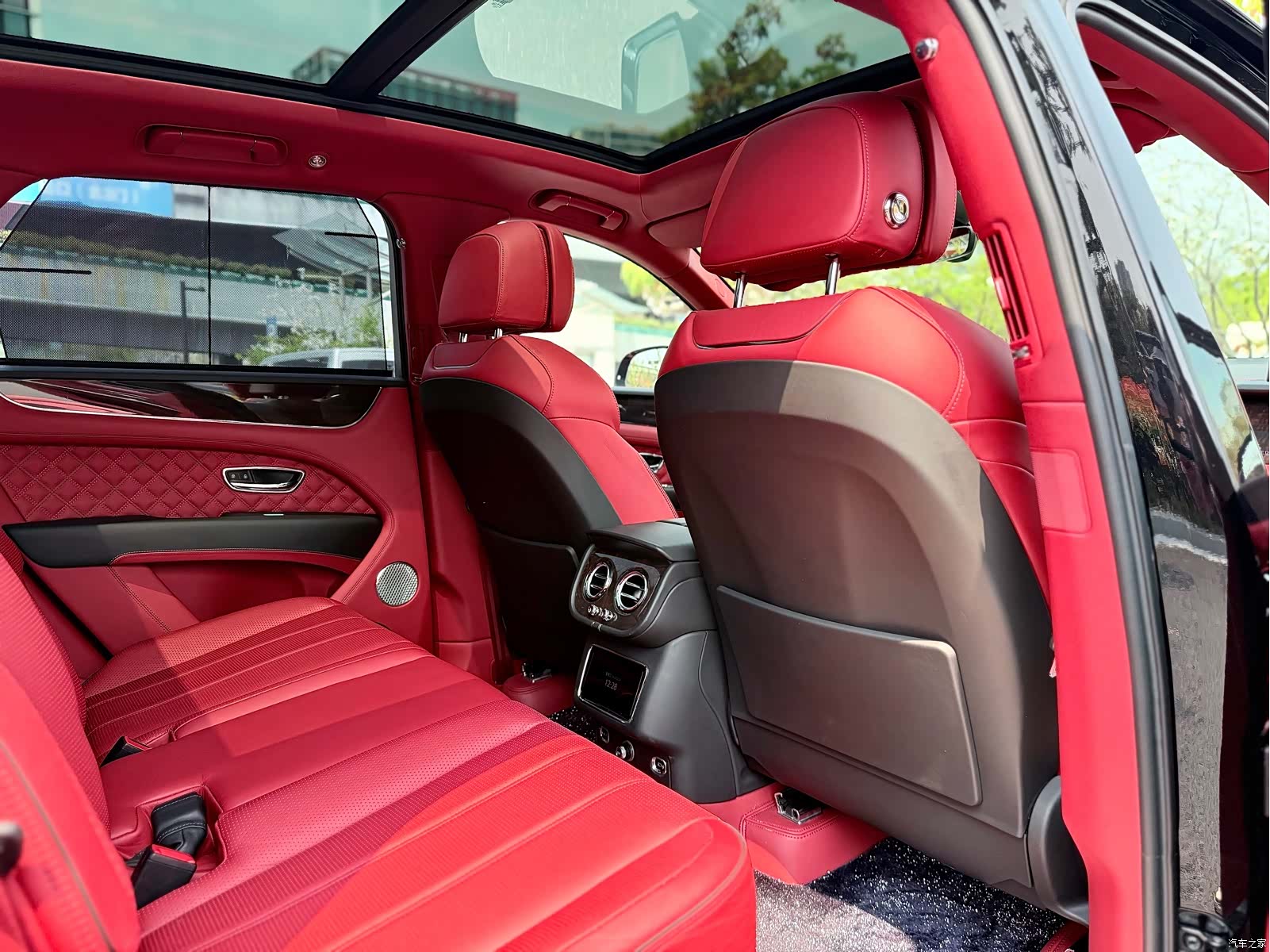 Bentley Bentayga, 2020 23