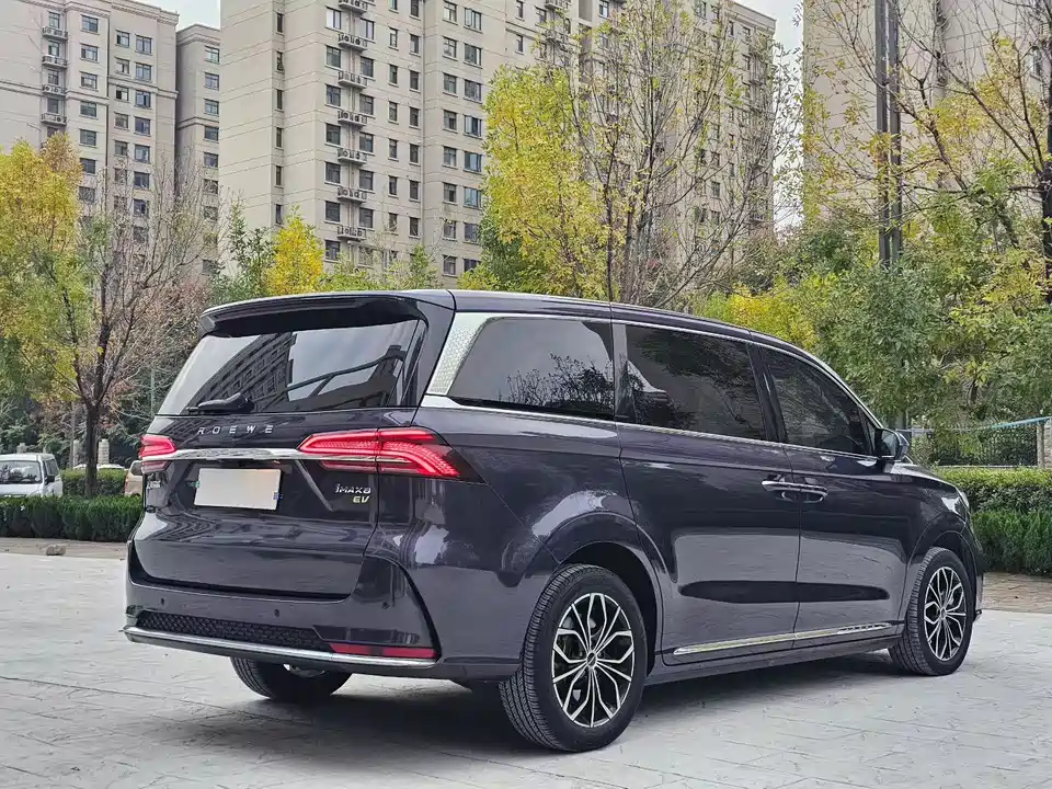 Roewe iMAX8