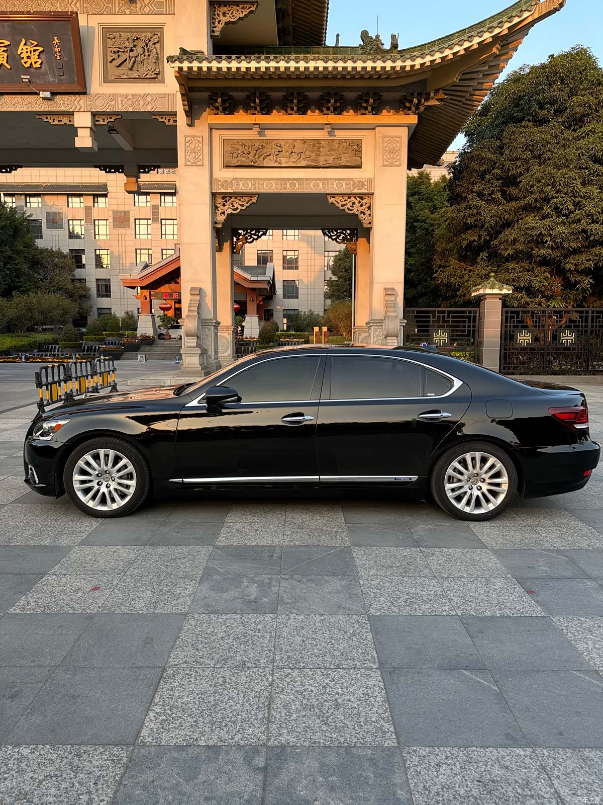 Lexus LS, 2014 4