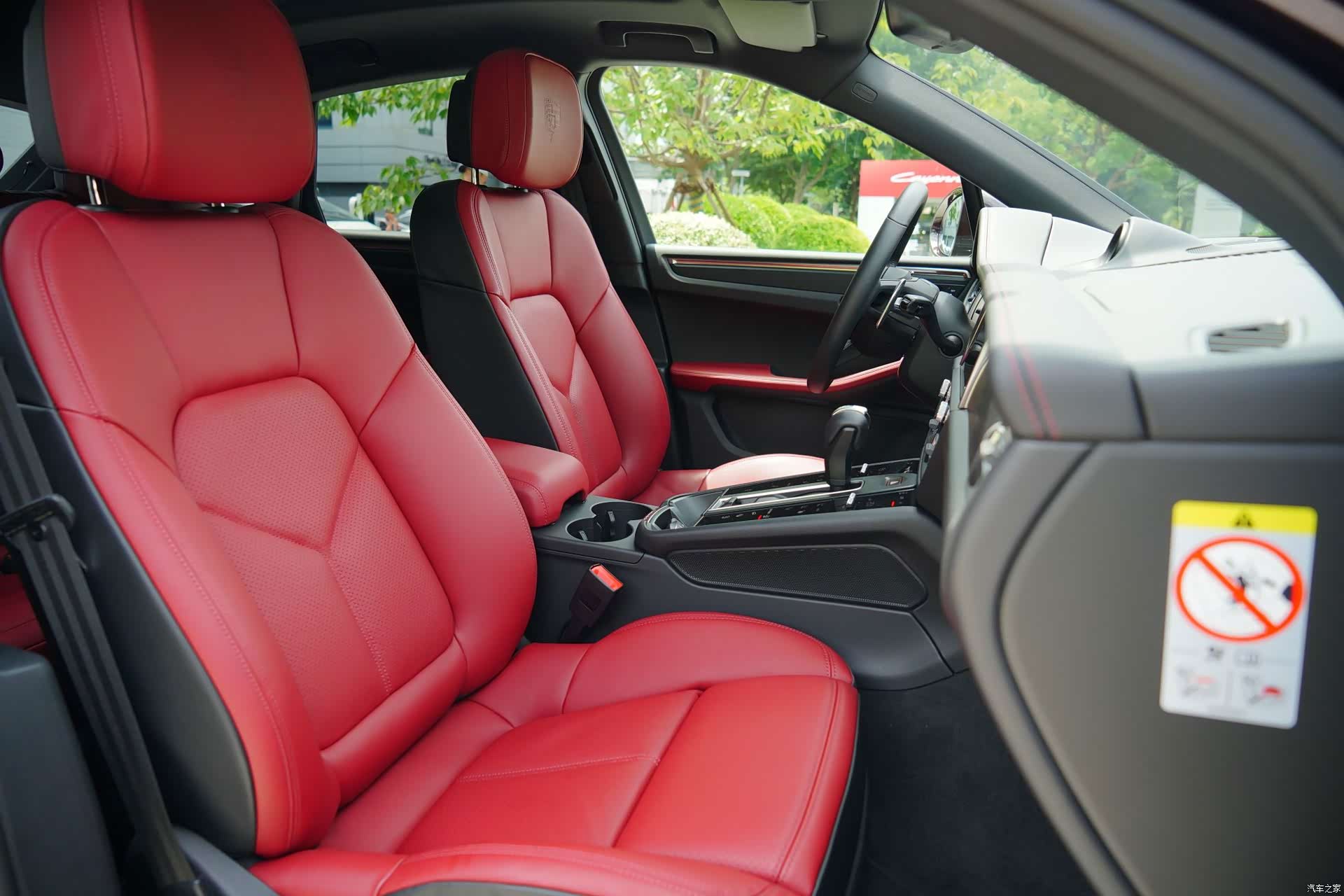 Porsche Macan, 2026 10