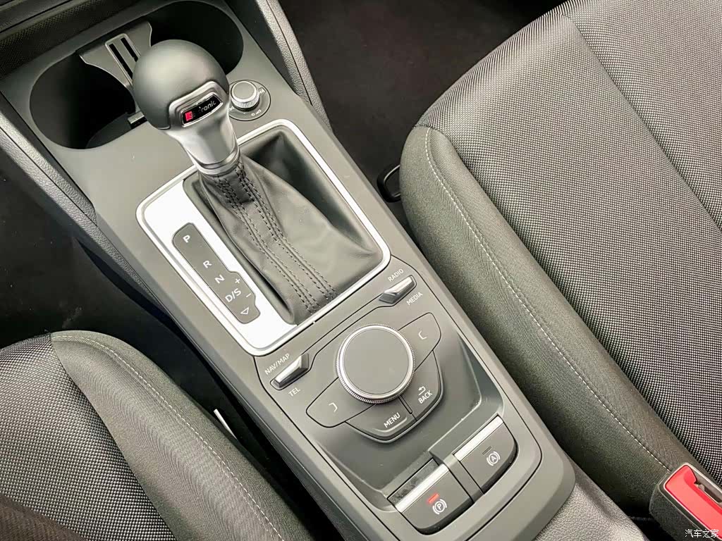 Audi Q2L, 2021 10