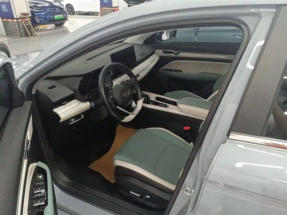 Geely Emgrand L HiP Geely Emgrand L HiP