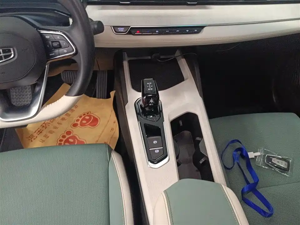 Geely Emgrand L HiP Geely Emgrand L HiP