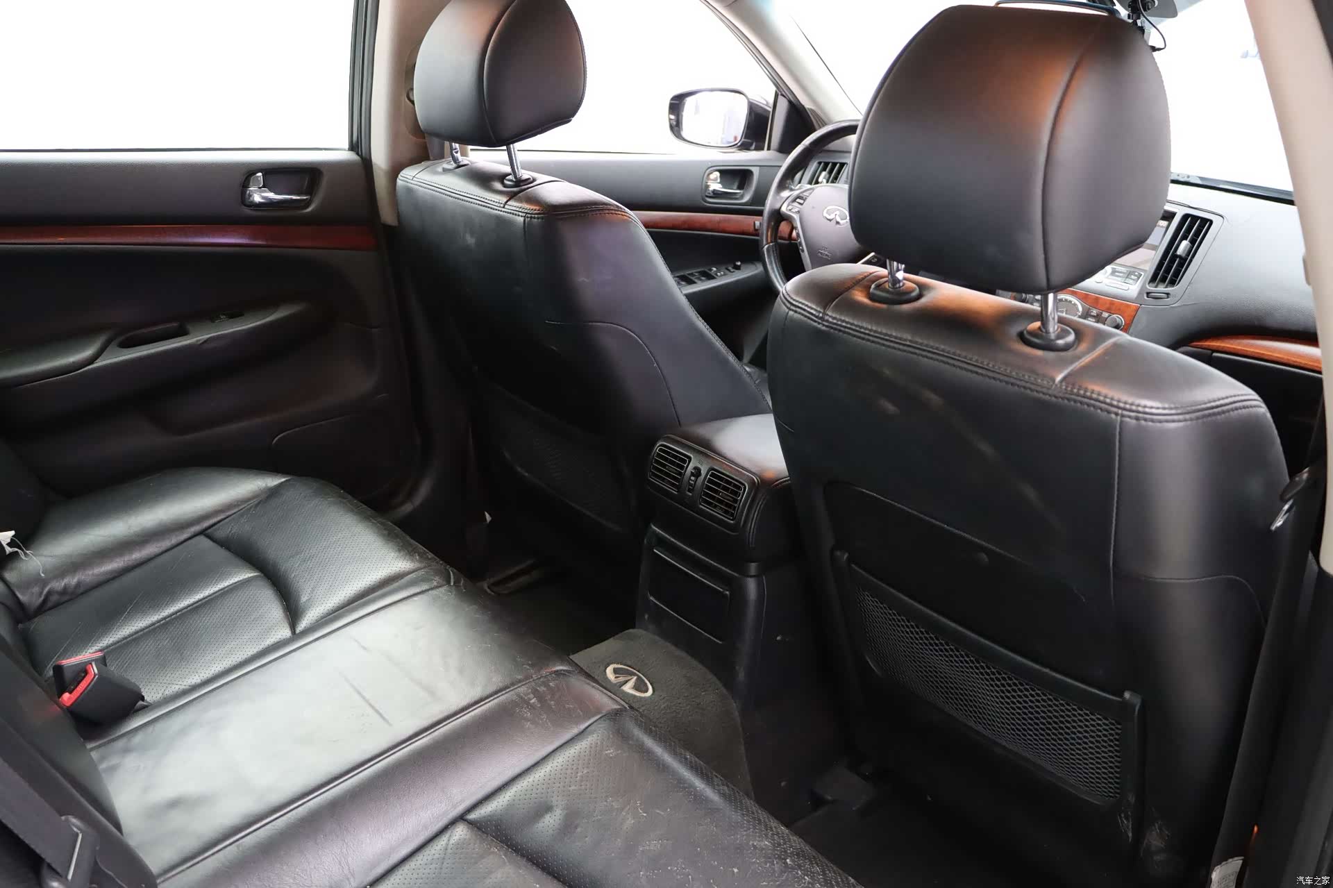 Infiniti G37, 2009 29