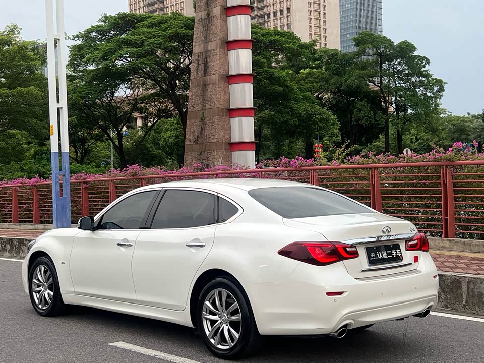 Infiniti Q70 Infiniti Q70