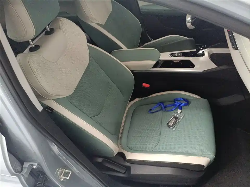 Geely Emgrand L HiP Geely Emgrand L HiP