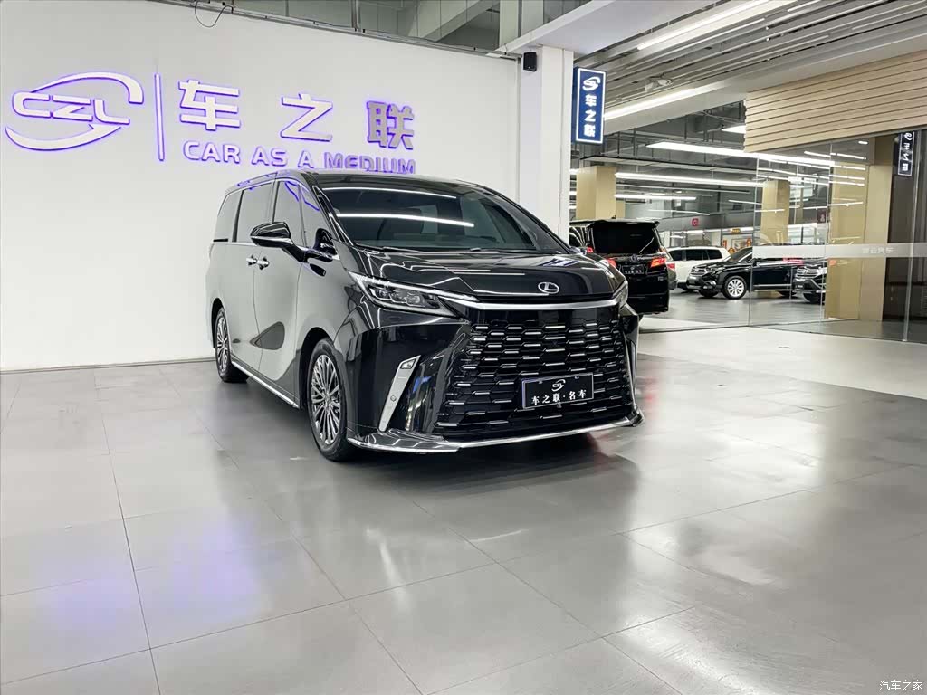 Lexus LM, 2024 1