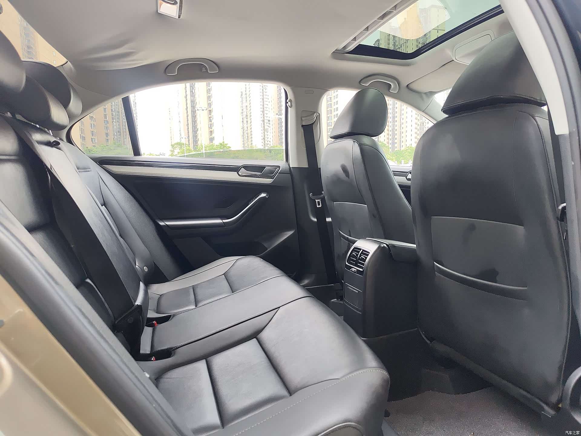 Volkswagen Sagitar, 2016 15