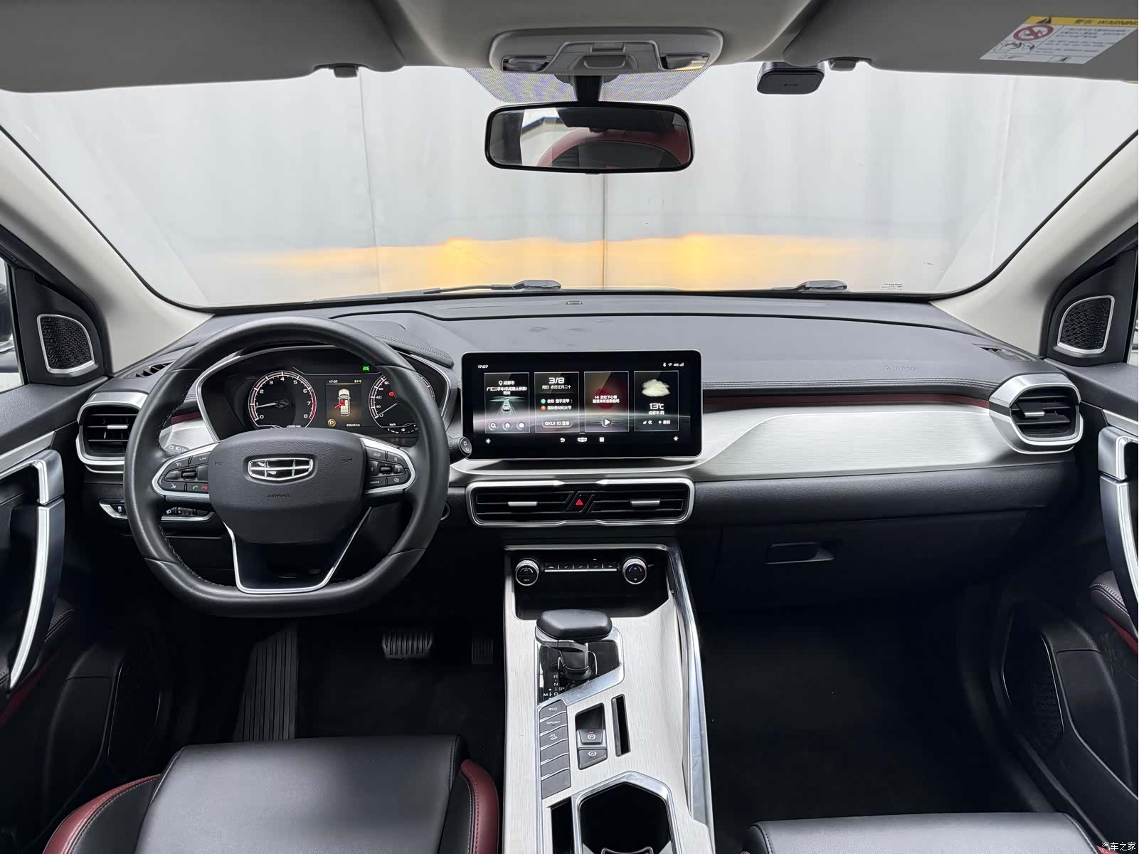 Geely Coolray, 2022 11