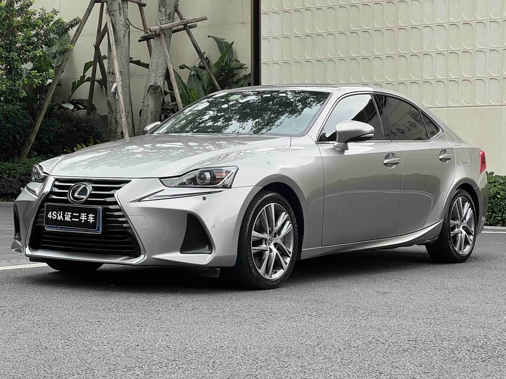 Lexus IS