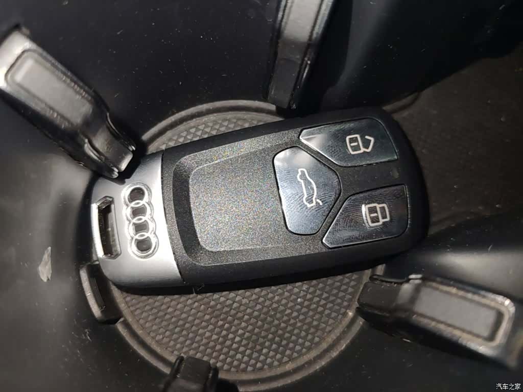 Audi A4, 2018 9