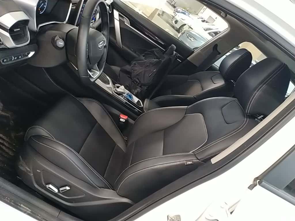 Geely Coolray, 2025 15