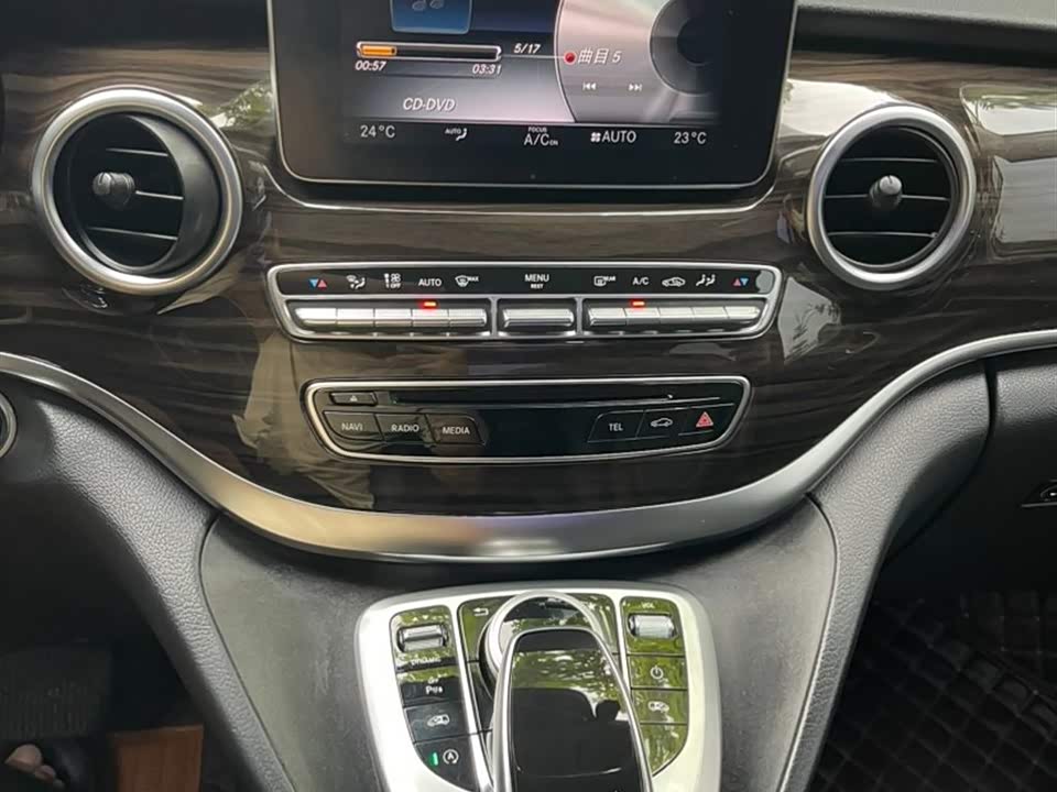 Mercedes-Benz V-class