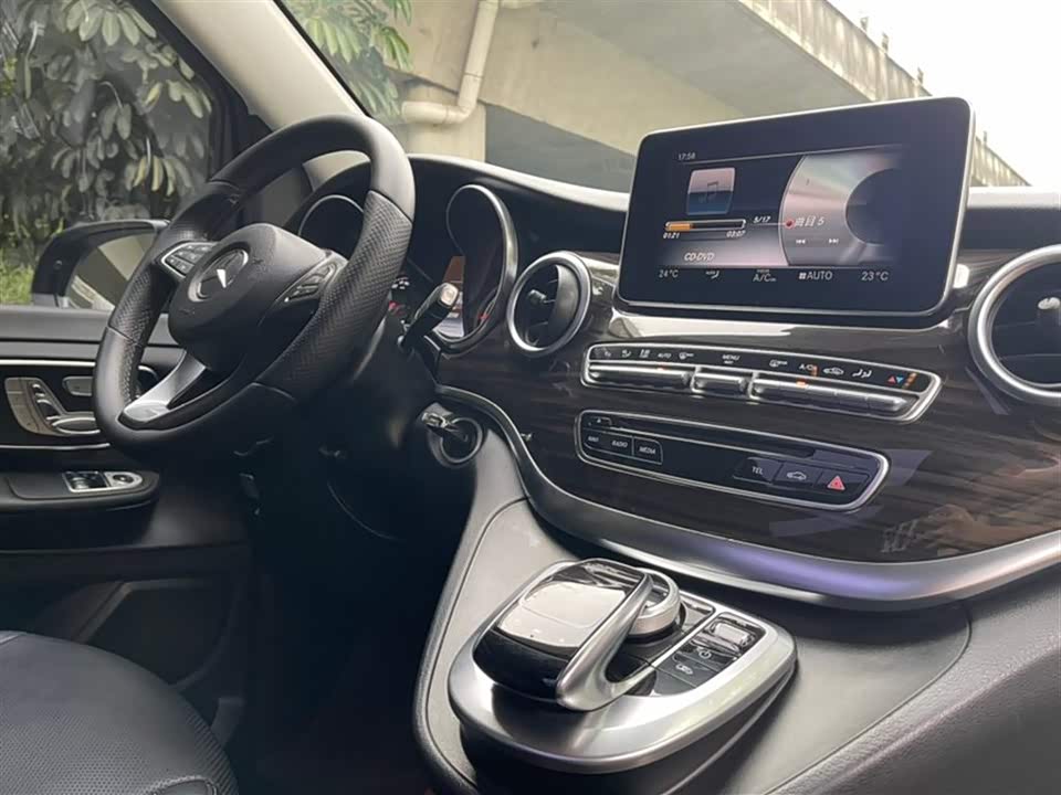 Mercedes-Benz V-class