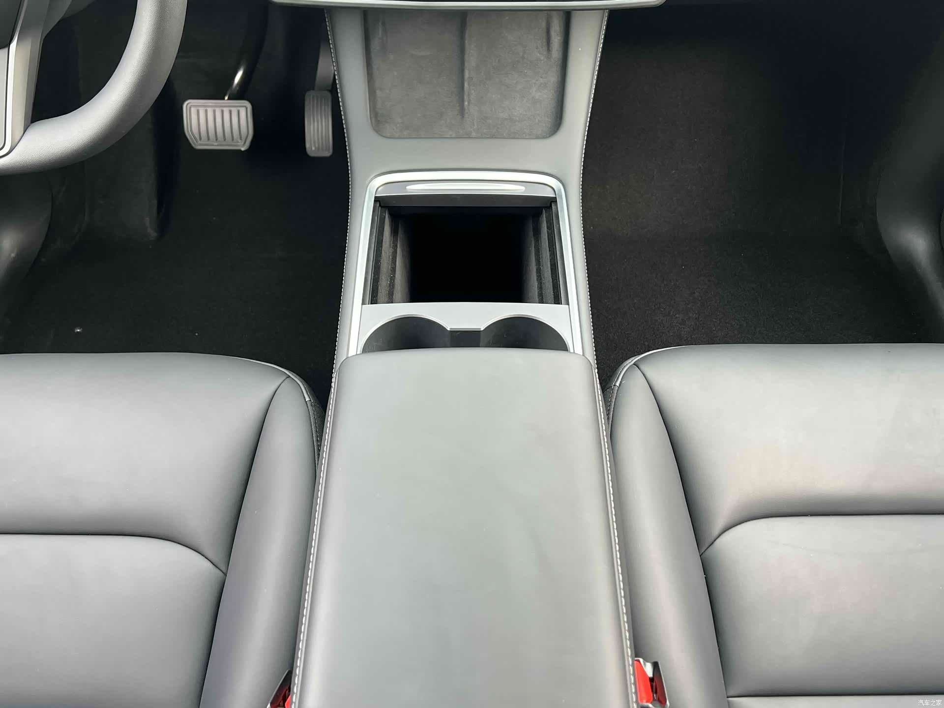 Tesla Model Y, 2024 18