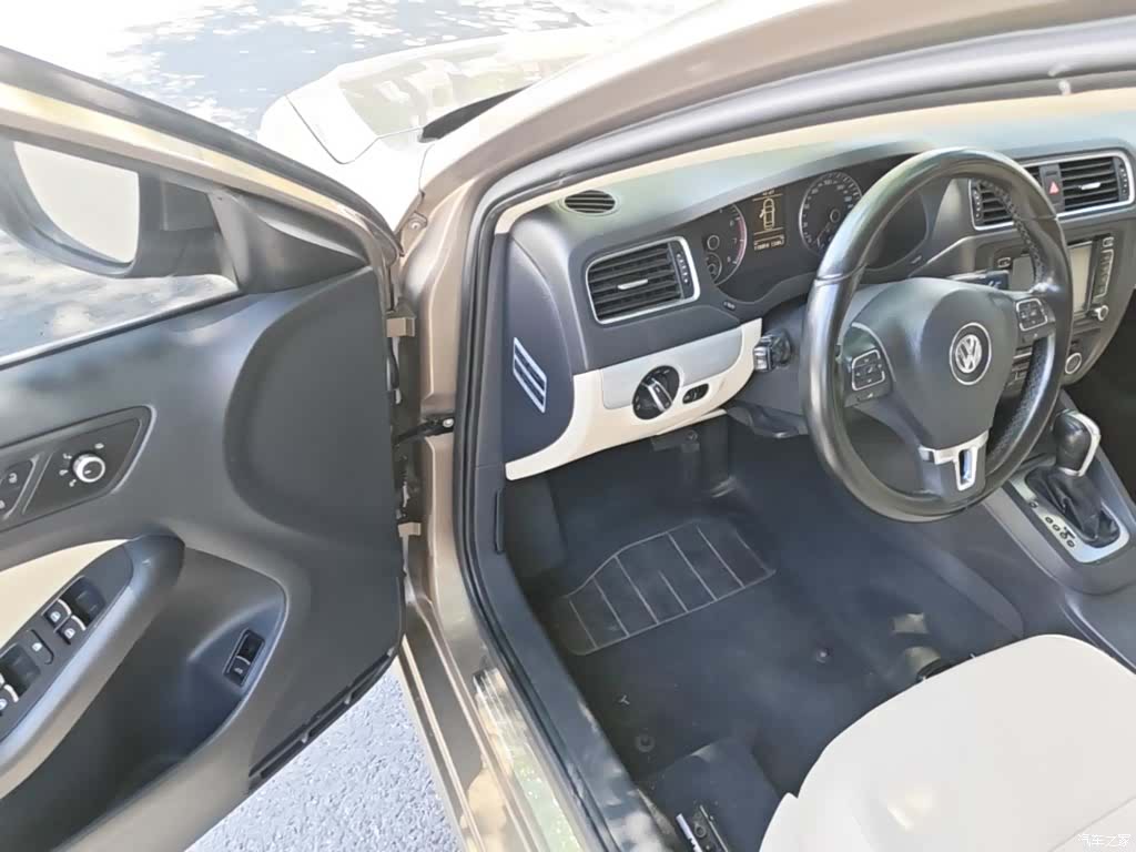 Volkswagen Sagitar, 2015 16