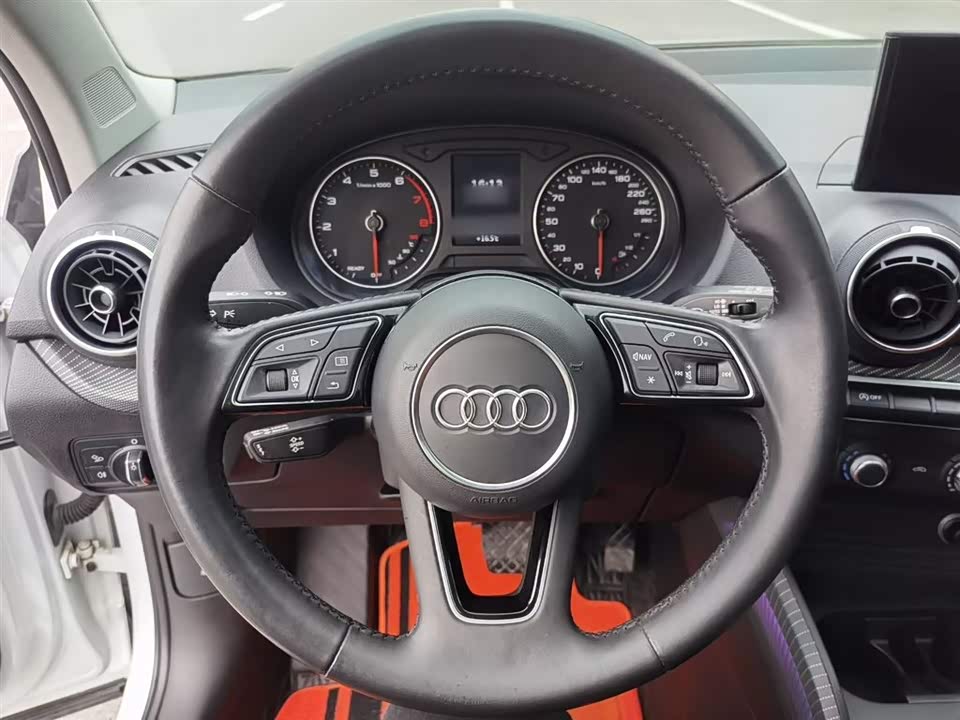 Audi Q2L