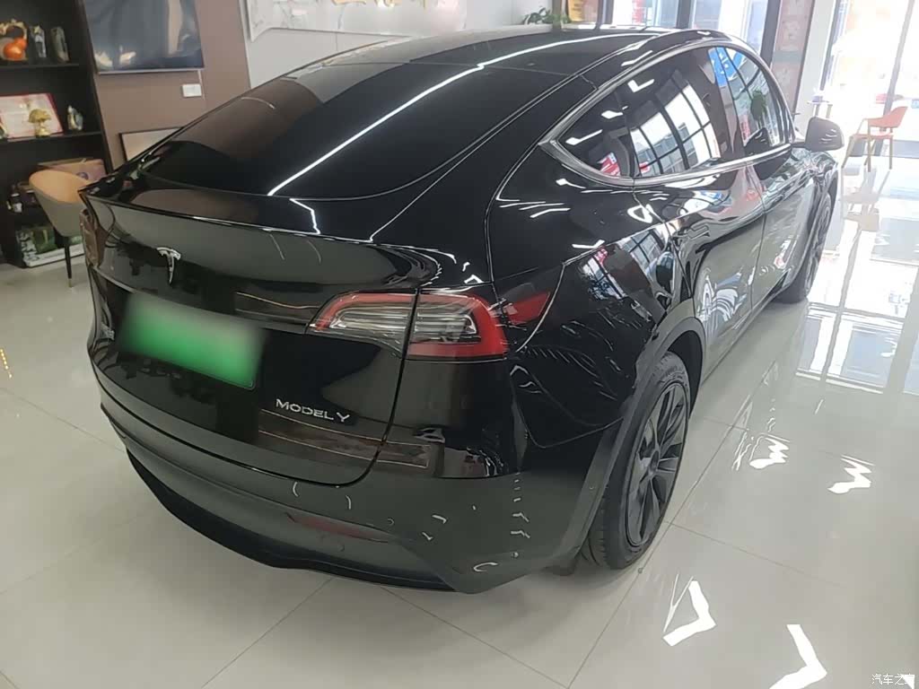 Tesla Model Y, 2024 7