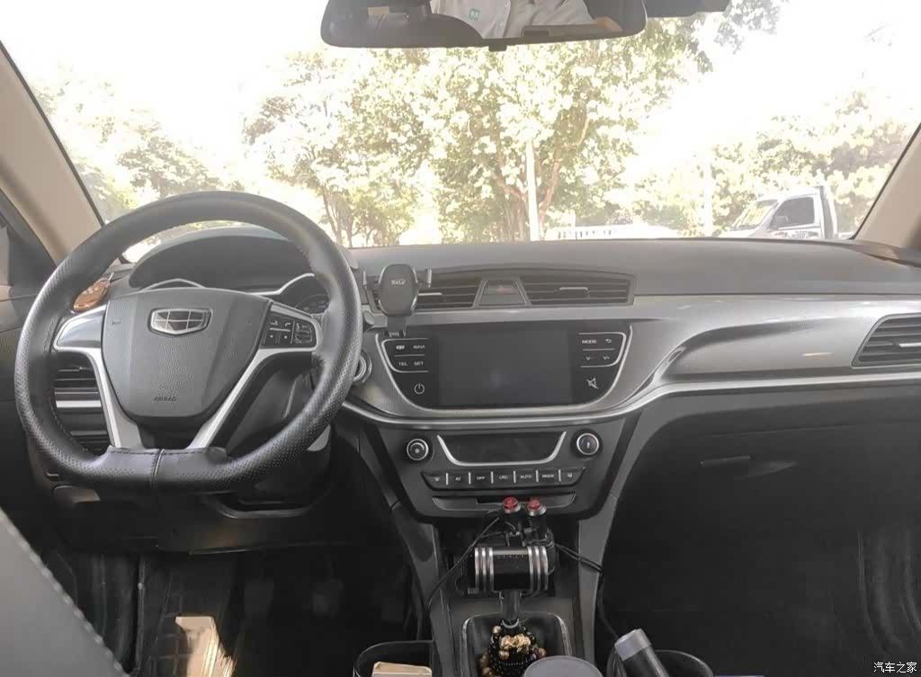 Geely Emgrand, 2018 12