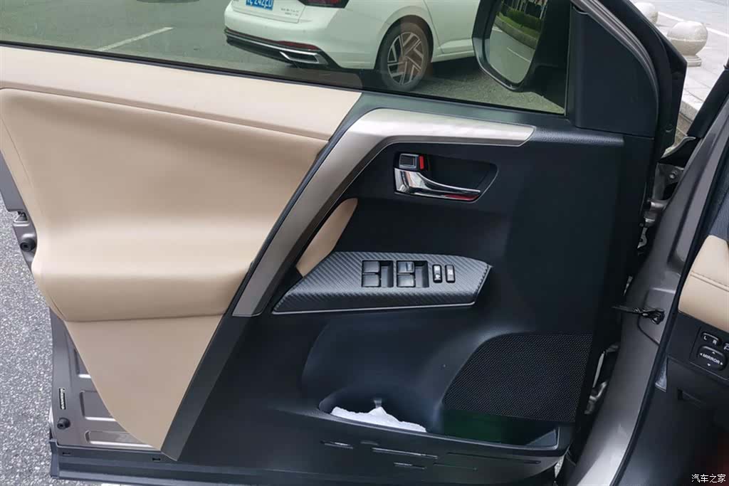 Toyota RAV4, 2014 7