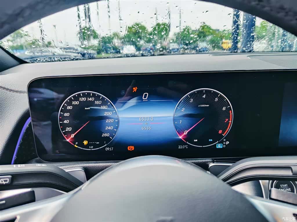 Mercedes-Benz GLB, 2025 12