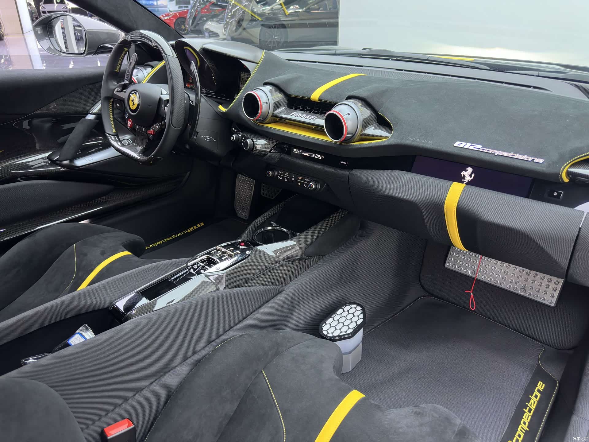 Ferrari 812, 2023 22