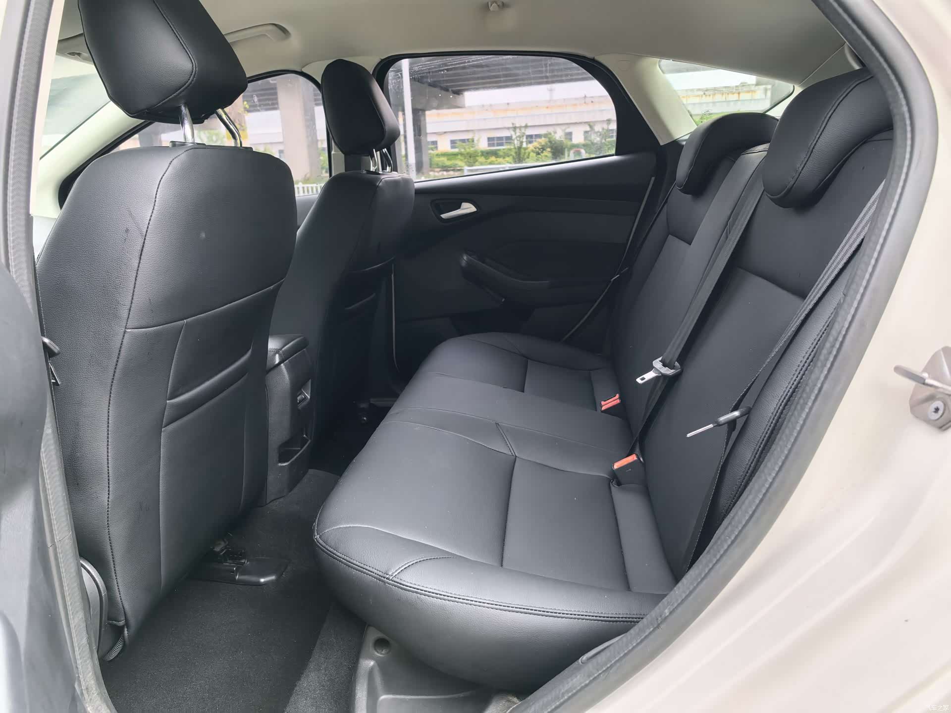 Ford Focus, 2016 12