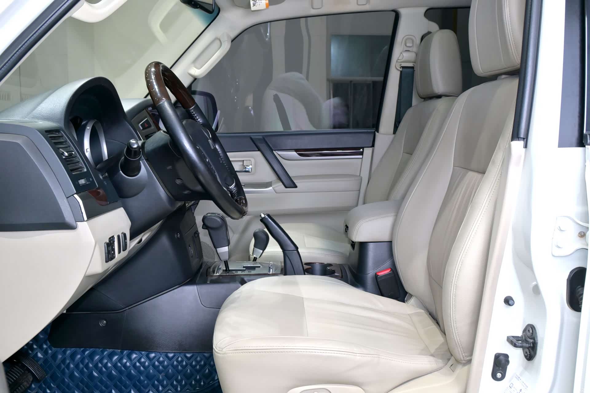 Mitsubishi Pajero, 2019 9