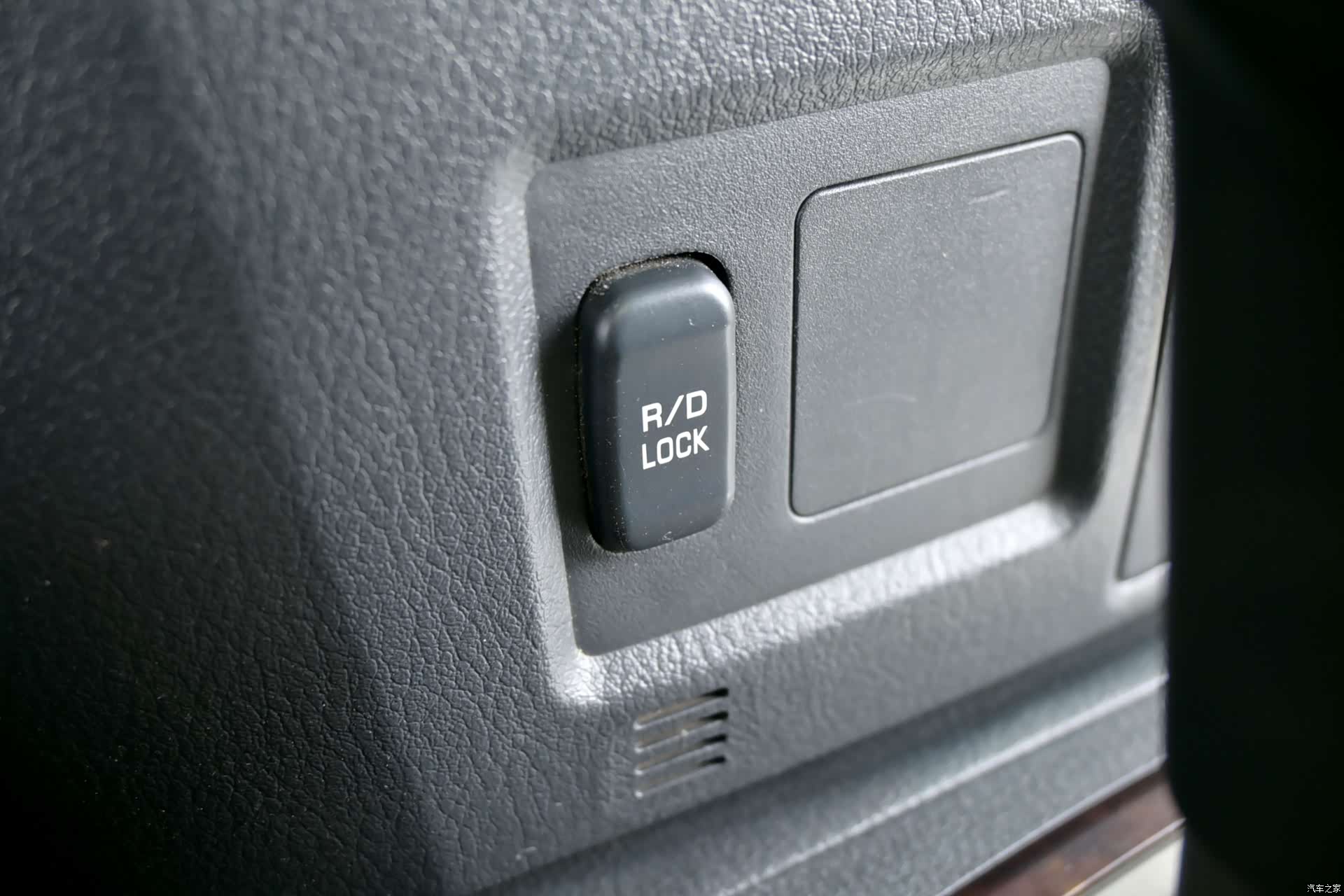 Mitsubishi Pajero, 2019 23