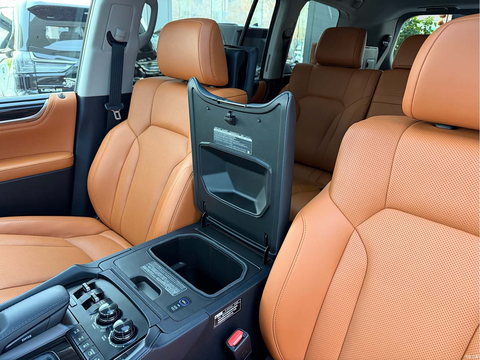Lexus LX, 2019 12